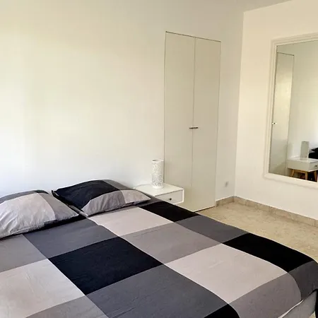Carre D'or Apartment